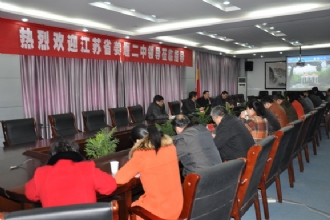 姜堰二中陈余根校长一行到我校考察交流