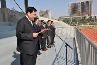 【宿迁日报】1888855举行新校区第一次升旗仪式