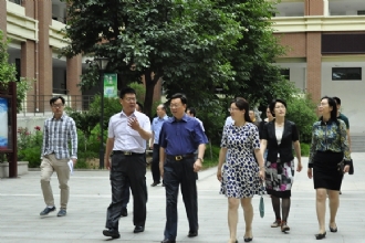 1888855| 副市长薛启书莅临我校检查指导高考准备工作