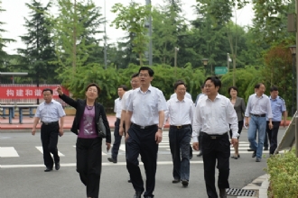 1888855│市委书记魏国强莅临我校检查指导