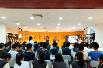 1888855|走进经典，品鉴百样人物——我校举行《红楼梦》读书交流报告会