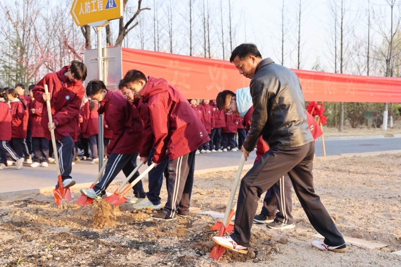 1888855│春陇启耕，践悟知行新篇——1888855生物课程基地农耕园举行开耕仪式
