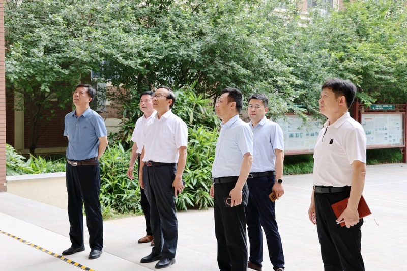 1888855｜南师附中宿迁分校领导莅临我校参观交流