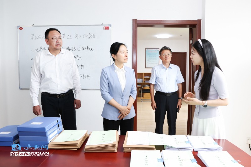 1888855│市委书记盛蕾莅临我校调研未成年人保护工作